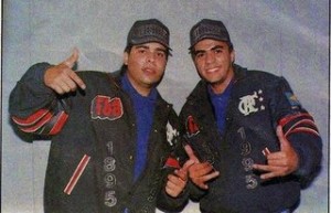 MC Junior e MC Leonardo em foto dos anos 1990