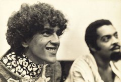 Caetano e Gil em 1968, época pré-exílio em Londres, quando conviveram com Cláudio Prado